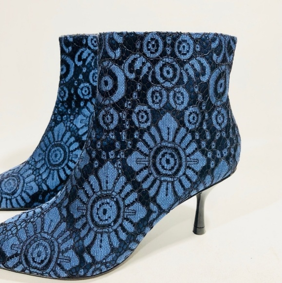 Gorgeous Blue & Black Jacquard Print Zara Booties - Picture 5 of 8